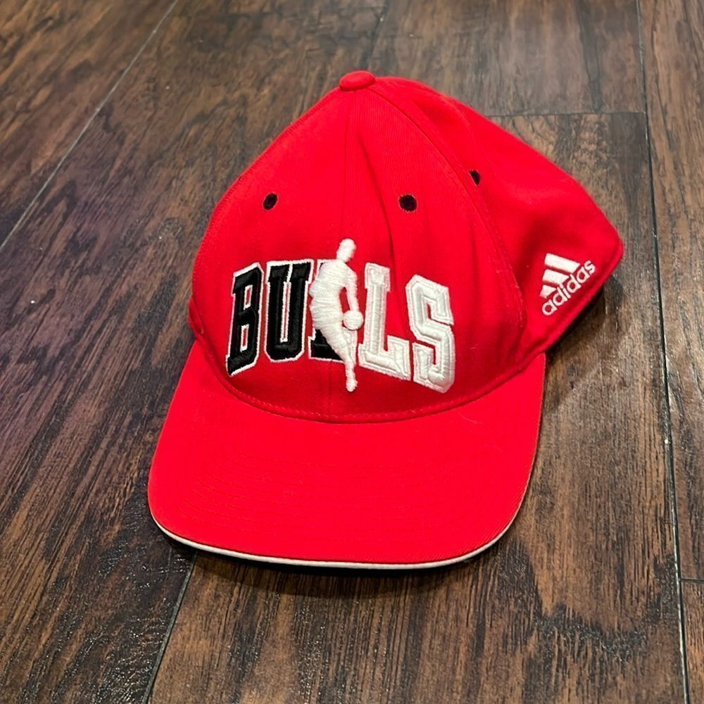 Chicago Bulls Adidas Official NBA Draft Flat Bill Hat - S/M in GUC
